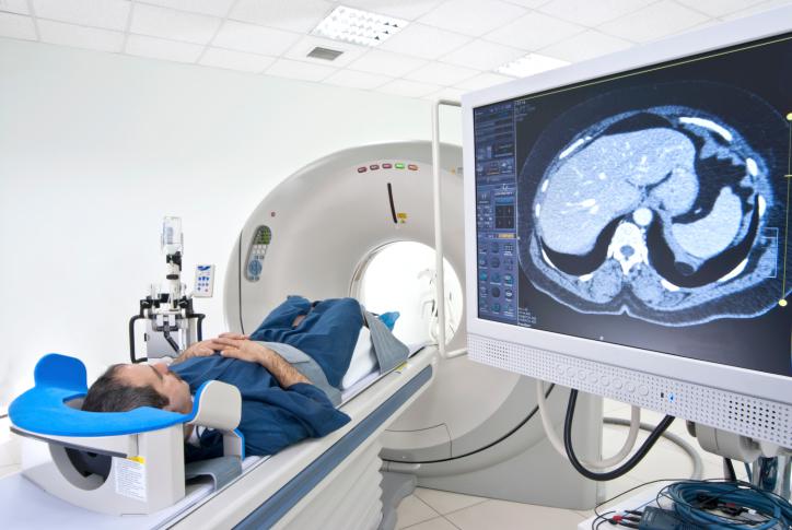 Equipo de diagnóstico por imágenes en un entorno médico